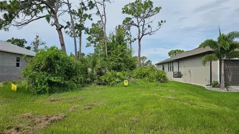 221 Australian Dr, Rotonda West, FL 33947