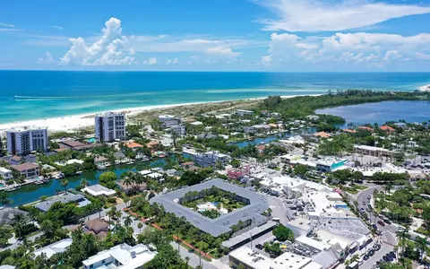 500 S Washington Dr #10B, Sarasota, FL 34236
