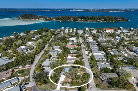 641 Fox St, Longboat Key, FL 34228