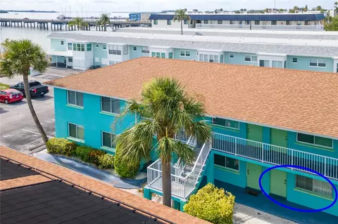 117 7th St N #8, Bradenton Beach, FL 34217