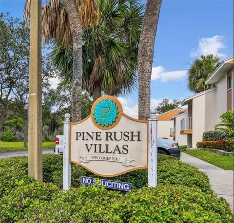 621 99th Ave N #201, Saint Petersburg, FL 33702