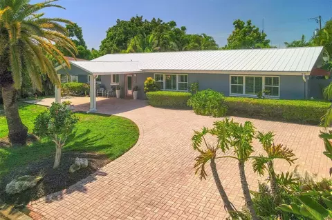 2532 Sunnybrook Dr, Sarasota, FL 34239