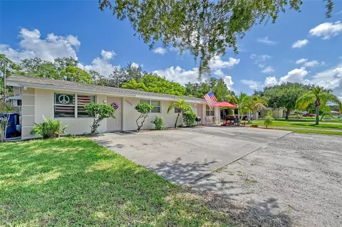 2805 52nd Avenue Dr W, Bradenton, FL 34207