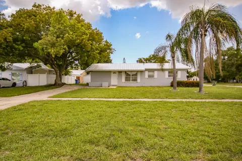 2704 34th St W, Bradenton, FL 34205