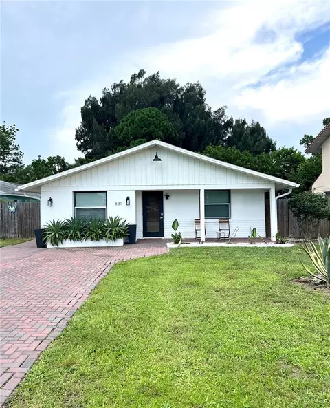 831 Winter Garden Dr, Sarasota, FL 34243