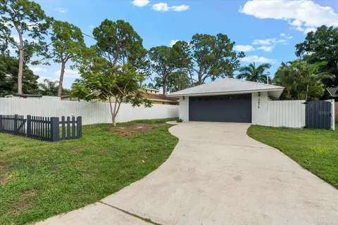 2474 Arapaho St, Sarasota, FL 34231