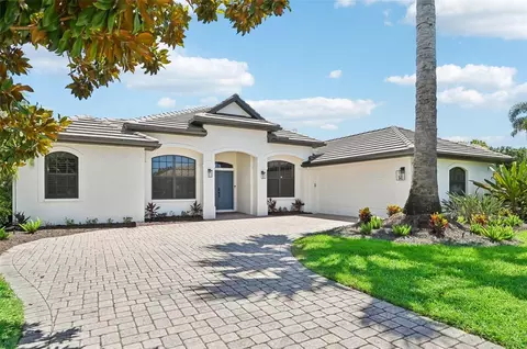 5700 Eastwind Dr, Sarasota, FL 34233