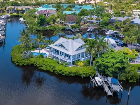 5727 Riegels Point Rd, Sarasota, FL 34242