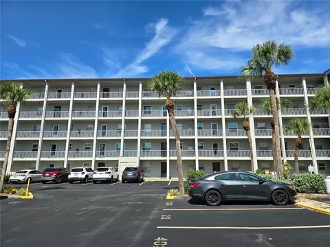 3250 Lake Bayshore Dr #504, Bradenton, FL 34205