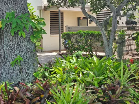 581 Lakeside Dr, Bradenton, FL 34210