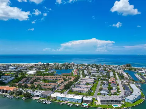 12405 3rd St E #206, Treasure Island, FL 33706