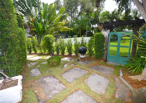 Exterior - 2107 89th St NW, Bradenton, FL 34209 photo 12 of 15