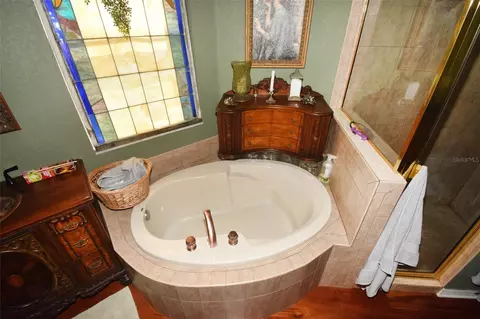 Bath - 2107 89th St NW, Bradenton, FL 34209 photo 4 of 6