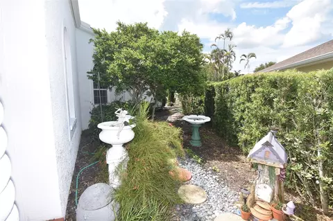 Exterior - 2107 89th St NW, Bradenton, FL 34209 photo 2 of 15