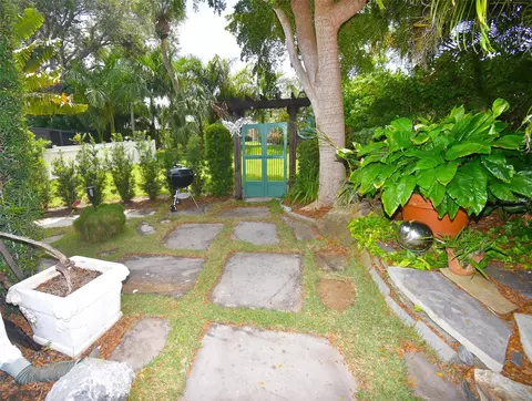 Exterior - 2107 89th St NW, Bradenton, FL 34209 photo 11 of 15