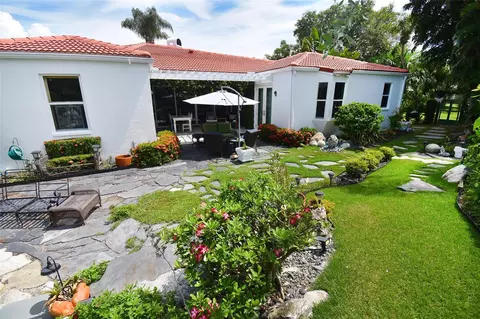 Exterior - 2107 89th St NW, Bradenton, FL 34209 photo 8 of 15