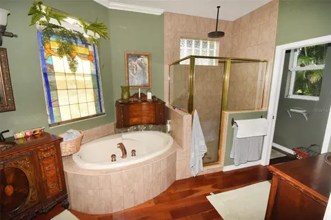 Bath - 2107 89th St NW, Bradenton, FL 34209 photo 3 of 6