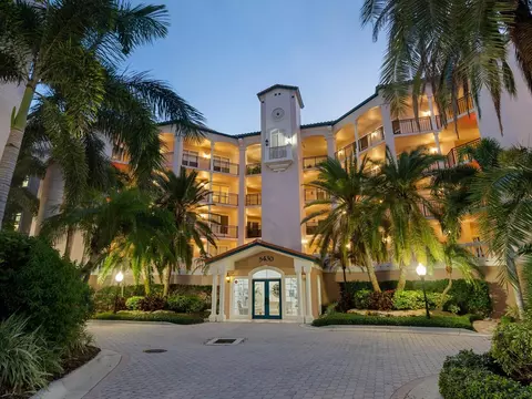 5430 Eagles Point Cir #302, Sarasota, FL 34231