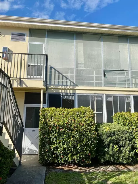 5364 4th St N #210, Saint Petersburg, FL 33703