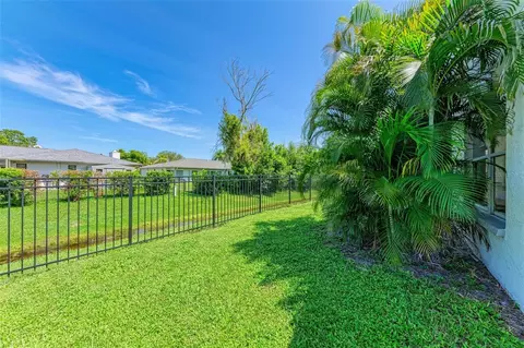 1504 Fawnwood Cir, Sarasota, FL 34232