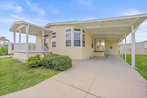 98 Del Rio Dr, Palmetto, FL 34221