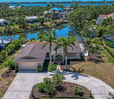 1221 Bayshore Dr, Englewood, FL 34223