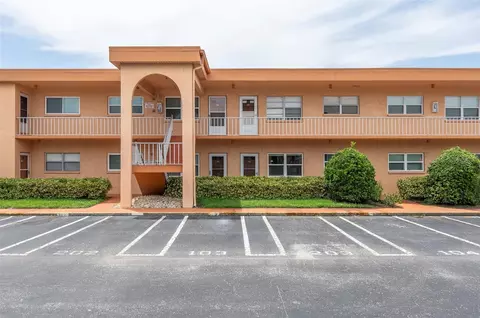 3740 58th St N #103, Saint Petersburg, FL 33710