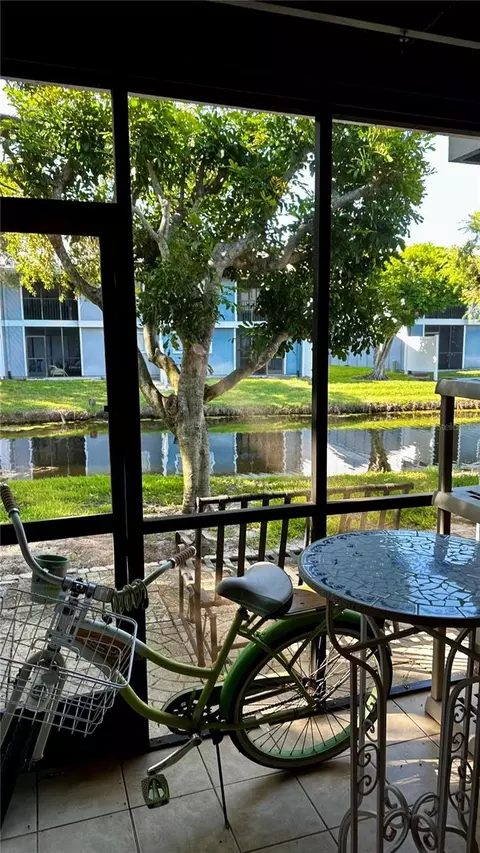 6033 34th St W #1, Bradenton, FL 34210