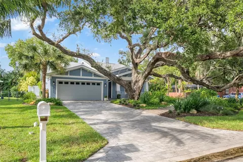 2585 Hyde Park St, Sarasota, FL 34239