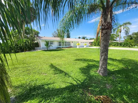 5018 W Country Club Dr, Sarasota, FL 34243