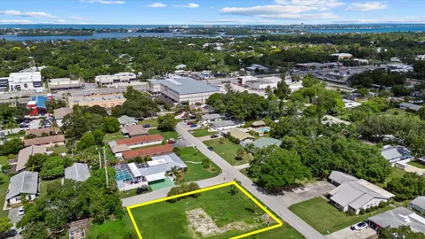 2110 Sandrala Dr, Sarasota, FL 34231