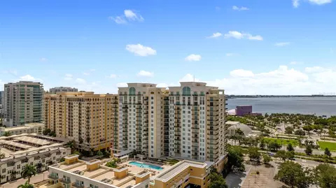 800 N Tamiami Trl #402, Sarasota, FL 34236