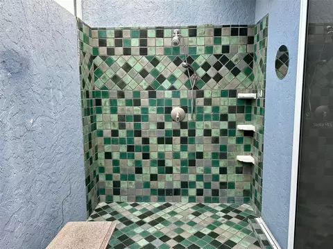 Bath - 909 Macewen Dr, Osprey, FL 34229 photo 5 of 7