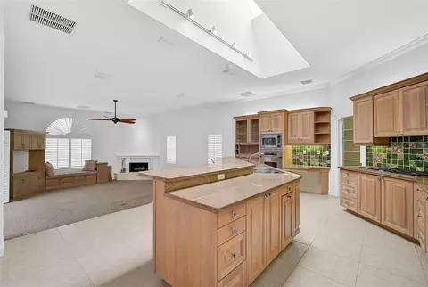 Kitchen - 909 Macewen Dr, Osprey, FL 34229 photo 5 of 5