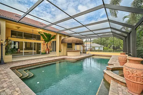 Exterior - 909 Macewen Dr, Osprey, FL 34229 photo 5 of 14