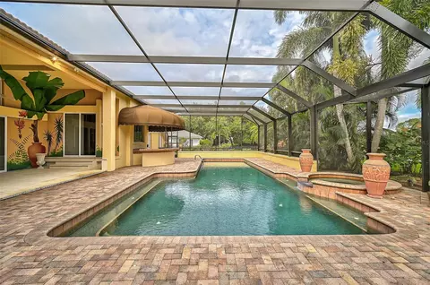Exterior - 909 Macewen Dr, Osprey, FL 34229 photo 6 of 14
