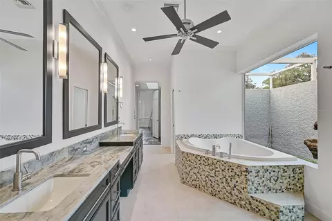 Bath - 909 Macewen Dr, Osprey, FL 34229 photo 4 of 7