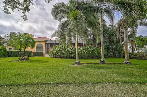 Exterior - 909 Macewen Dr, Osprey, FL 34229 photo 12 of 14