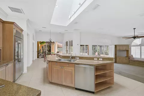Kitchen - 909 Macewen Dr, Osprey, FL 34229 photo 4 of 5
