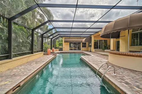 Exterior - 909 Macewen Dr, Osprey, FL 34229 photo 10 of 14