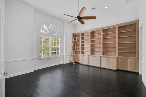 Living - 909 Macewen Dr, Osprey, FL 34229 photo 9 of 11