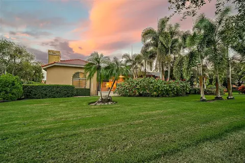 Exterior - 909 Macewen Dr, Osprey, FL 34229 photo 11 of 14