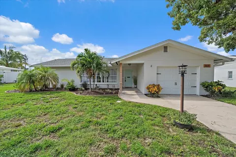3611 17th Avenue Dr W, Bradenton, FL 34205