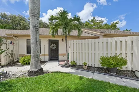 2911 64th St W, Bradenton, FL 34209
