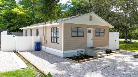 2706 6th Ave E, Palmetto, FL 34221