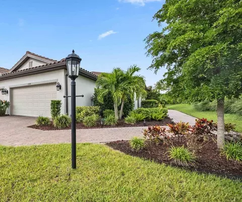 6304 Plateau Ct, Bradenton, FL 34203