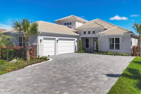 8172 Grande Shores Dr, Sarasota, FL 34240