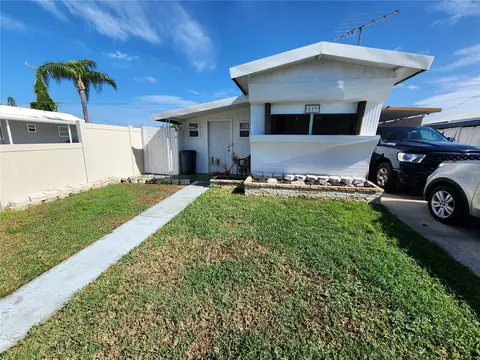 519 50th Avenue Dr W, Bradenton, FL 34207