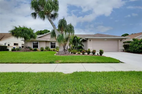 5007 Southern Pine Cir, Venice, FL 34293