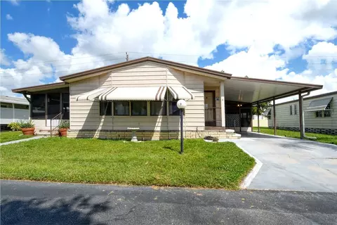 5707 45th St E #9, Bradenton, FL 34203